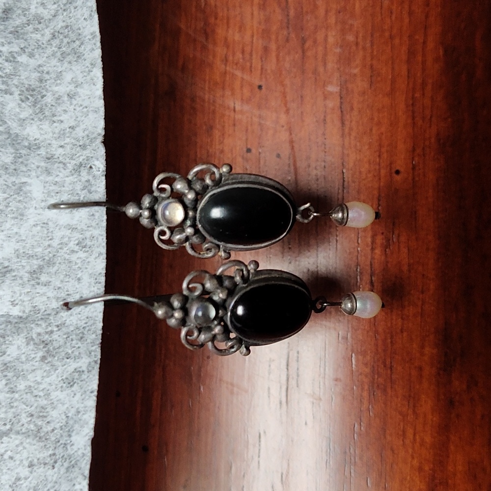 Black onyx and freshwater pearl hook earrings